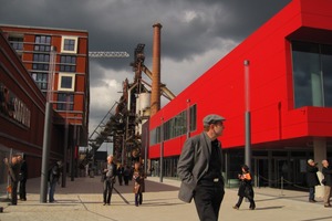  Die faszinierende Koexistenz von Industriedenkmälern und Neubauten begleiteten die TeilnehmerInnen der Professoren-Tagung des Ziegel Zentrum Süd im Stadtentwicklungsgebiet Esch-Belval bei jedem Schritt 