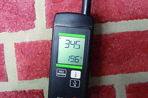  Thermohygrometer zur Bestimmung der relativen  Luftfeuchtigkeit und der Raumlufttemperatur 