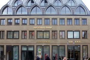  Das ehemalige Bankhaus in Münster hat ein vergrößertes Dach erhalten. Neu sind die Eindeckung aus Walzblei und die Fenstergauben in Spitzbogenform 