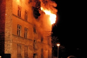  Ein schnelles Eingreifen der Feuerwehr kann Schlimmeres verhindern. Besser ist es jedoch, den Brand schon schon im Vorfeld zu verhindern 