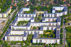  Auf den Dächern des Berliner Plattenbau-Komplexes „Gelbes Viertel“ befindet sich die größte Photovoltaikanlage, die auf deutschen Wohngebäuden installiert wurde 