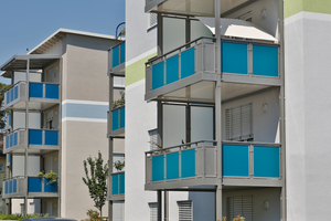  Stark auskragende, vorgestellte Balkone: Ein farbiges Band verläuft bewusst etwas versetzt zu den Fensteröffnungen im dritten Stock. Die vertikale Struktur der Vorstellbalkone wird dadurch aufgebrochen 