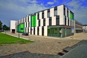  Das Paul-Wunderlich-Haus in Eberswalde (Brandenburg), ein 17.850 m² großer Bürobau mit Raum für 550 Arbeitsplätzen, erhielt jetzt als eines der ersten Gebäude das „Deutsche Gütesiegel Nachhaltiges Bauen“ in Gold 