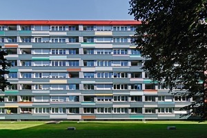  Die Öffnungen aller Loggien der Westfassade wurden mit einer flexiblen Balkonverglasung ausgestattet 