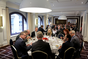  Business-Lunch mit moderierten Thementischen  