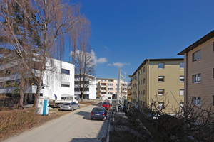  Zwei neue Wohnblöcke (links) sind die Keimzelle des zukünftigen Quartiers 