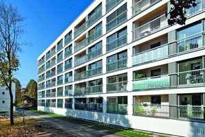  Die TES-Fassade transformiert Balkone in ­Wintergärten und Zwischenräume in Balkone 