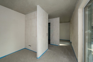  Ausführung: Trenn- und Installationswände aus massiven Gips-Wandbauplatten EN 12859, Dicke 80 mm, Rohdichte ca. 850 kg/m³. Die Wände benötigen keinen Verputz 