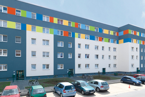  Bild 3: Hat durch eine farbige Fassadengliederung an Profil und Übersichtlichkeit gewonnen: der Wohnriegel an der Senftenberger Wehrstraße 