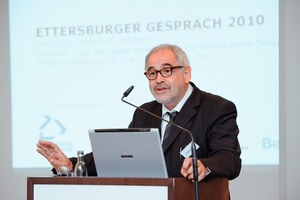  Den Bedarf an Kommunikation und dem Forum des Ettersburger Gesprächs formuliert Prof. Michael Braum, Vorsitzender der Bundesstiftung Baukultur: „80 % der gebauten Um­­welt sind keine Baukultur, darum müssen wir uns kümmern! Deshalb sind wir bestrebt, das Ettersburger Gespräch als wiederkehrende, jährliche ­Einrichtung zu etablieren.“ 