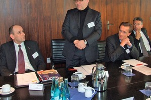  Martin Paßlack, Leiter Technik-Planung-Bau bei der GEWOBA, begrüßte die Runde und stellte das Unternehmen vor 
