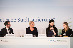  Internationales Panel: Frank Faucheux (Ministerium für Umwelt, Energie und Meer Frankreich), Dr. Antje Grobe (Moderation), Daiva Matoniene (stellv. Umweltministerin Litauen), Übersetzerin 