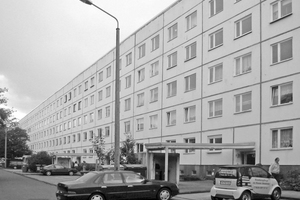  Der Plattenbau in Halle-Neustadt vor dem Umbau 