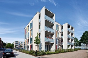  Schützende, vom Gebäude entkoppelte Sichtbetonbalkone 