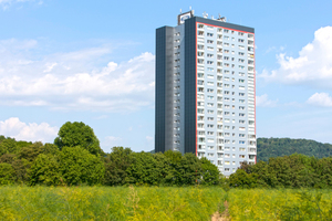  Nach Abschluss der Sanierungsarbeiten besticht das Gebäude mit einer modernen, energieeffizienten und optisch ansprechenden Fassade 