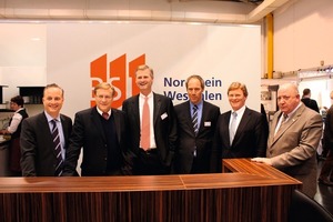  v.l.n.r.: VdW-Verbandsdirektor Alexander Rychter, NRW-Bauminister Harry K. Voigtsberger, IVD-West-Geschäftsführer Alexander Geischer, BFW-NRW-Schatzmeister Dr. Andreas Potthoff, Werner Dacol, Geschäftsführer der Aachener Wohnungs- und Siedlungsgesellschaft mbH und Ulrich Küppers, Geschäftsführer von der Vivawest wohnen GmbH 