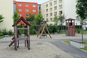  Moderner Spielplatz in neu errichtetem Quartier 