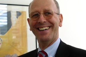  Autor: Prof. Dr. Hansjoerg Bach FRICS, Prorektor der Hochschule für Wirtschaft und Umwelt Nürtingen-Geislingen (HfWU): Vor 15 Jahren begann ich mit den Planungen für den Studiengang Immobilienwirtschaft. An dem Einbau einer Pflichtveranstaltung „Ethik“ war mir besonders gelegen. Im Gespräch mit Kollegen anderer Fachrichtungen erntete ich dafür Erstaunen. Ein juristischer Kollege meinte gar,  dass Immobilienwirtschaft und Ethik ein innerer Widerspruch sei. Diese Episode kam mir in den Sinn, als ich von „Fairwohnt“ hörte.   