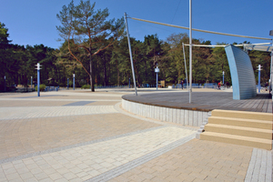  Das Pflaster des neu gestalteten Konzertplatzes symbolisiert Sonnen­strahlen 