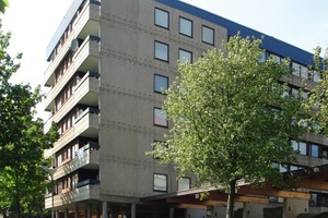  Jedes Jahr im Frühling organisiert die Wohnungsgesellschaft HjällboBostaden sogenannte Bepflanzungstage, an denen die Mieter und Mitarbeiter der Wohnungsbaugesellschaft gemeinsam an einer grünen Hofgestaltung arbeiten 