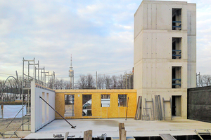  Der gesamte Rohbau ist aus Holz gefertigt, lediglich die Tiefgarage sowie die Treppenhaus- und Aufzugtürme bestehen aus Stahlbeton 