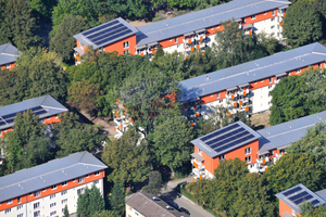  225 Solarkollektoren, drei Gas-Brennwertkessel und Lüftungsanlagen erhalten Werte und reduzieren die Nebenkosten 