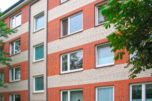  So sah die Wohnanlage vorher aus: Mauerwerk aus roten und weißen Klinkern  
