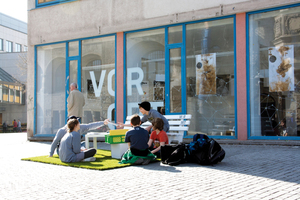  Dessau-Roßlau: Im VorOrt-Laden direkt in der Einkaufszone, gegenüber dem Rathaus, wird das städtische Leben diskutiert und bereichert 