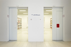  Die Brandschutztore und -türen in der Stuttgarter Bibliothek sind mit Feststellanlagen und Rauchschaltern von Hekatron ausgestattet 