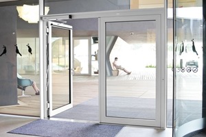  Automatische Drehtür mit GEZE Slimdrive EMD, Vitra Haus in Weil am Rhein 