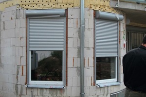  Mitte: Nicht fachgerecht verarbeitetes Leichtmauerwerk 