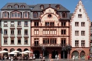  Wer die traditionelle Front der Markthäuser in Mainz betrachtet, ahnt nicht, welch moderne Architektur sich auf der Rückseite anschließt 