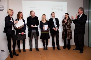  Das Team Agropolis erhielt den 1. Preis.(links: Dina Straße, Referat für Stadtplanung undBauordnung, München / rechts: Stadtbaurätin Elisabeth Merk und Oberbürgermeister Christian Ude) 