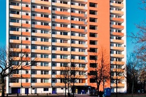 Rechts: Bremen-Blockdiek: Das 14‑geschossige Hochhaus an der Oberhauser Str. 3 wurde 2009 saniert 
