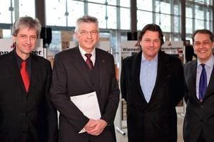  Experten der Branche: Die Referenten Dipl.-Ing. Hans Erhorn, Leiter der Veranstaltungsreihe und technischer Geschäftsführer der Deutschen Poroton, Dipl.-Ing. Clemens Kuhlemann, Dipl.-Ing. Architekt Stefan Forster und Prof. Dr. jur. Uwe Meiendresch (v.l.n.r.). Nicht im Bild sind die Referenten Prof. Manfred Hegger und Dipl.-Ing. Joost Hartwig 