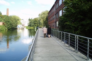  Hamburg: Ein neuer Steg komplettiert die Wegeverbindung am Veringkanal in Hamburg-Wilhelmsburg und erschließt den Kanal erstmalig als Ganzes zu Naherholungszwecken 