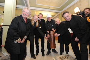  Anfang November 2010 wurde gemeinsam mit dem Präsidenten der Leopoldina, Jörg Hacker, Bundesbildungsministerin Annette Schawan, Kultusministerin Brigitta Wolff und Günther Hoffmann, Abteilungsleiter im Bundesbauministerium, der Grundstein für die Bausanierung des neuen Hauptsitzes der Leopoldina in Halle/Saale gelegt 