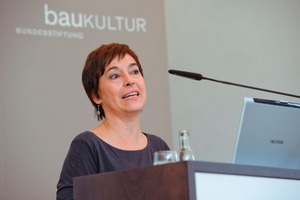  „Der Bund übernimmt Verantwortung für die Baukultur. Deswegen brauchen wir die Bundesstiftung Baukultur und wir brauchen den regelmäßigen Austausch, so wie hier in Ettersburg.“, so bringt es Ministerialdirigentin aus dem BMVBS Oda Scheibelhuber auf den Punkt, denn „Baukultur ist Brot und Butter unseres Lebensumfeldes.“ 
