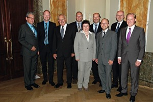  Das Team der Geschäftsstelle und der Vorstand des FV WDVS zusammen mit Gastreferent Sven Plöger in Nürnberg (v.l.): Dr. Wolfgang Setzler (Geschäftsführer), Sven Plöger, Lothar Bombös (Vorsitzender), Rüdiger Lugert (Technik), Carmen Franke (Leiterin Geschäftsstelle), Ingo Fuchs (Innendämmung), Ralf Pasker (Leiter Technik), Elmar Schmidt (Öffentlichkeitsarbeit), Carsten Beier (Finanzen) 