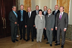  Das Team der Geschäftsstelle und der Vorstand des FV WDVS zusammen mit Gastreferent Sven Plöger in Nürnberg (v.l.): Dr. Wolfgang Setzler (Geschäftsführer), Sven Plöger, Lothar Bombös (Vorsitzender), Rüdiger Lugert (Technik), Carmen Franke (Leiterin Geschäftsstelle), Ingo Fuchs (Innendämmung), Ralf Pasker (Leiter Technik), Elmar Schmidt (Öffentlichkeitsarbeit), Carsten Beier (Finanzen) 