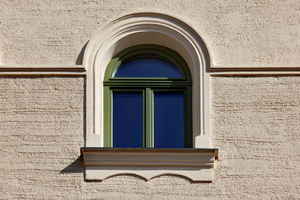  Die Fenster sind entsprechend eines vorhandenen Originals nachgebaut 