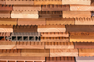  Der Holzfachhandel verfügt über ein vielfältiges Sortiment an Terrassendielen und Balkonbelägen 