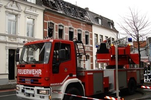  Wer keine Rauchwarnmelder installiert hat, kann nur hoffen, dass die Feuerwehr im Notfall schnell zur Brandbekämpfung an Ort und Stelle ist 