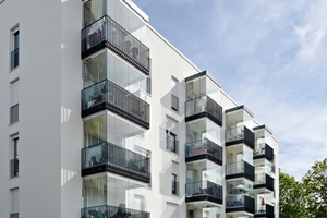  Die Balkone sind mit zehn, elf oder zwölf Ganzglas-Elementen auf allen drei Seiten verglast 