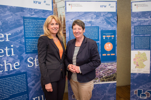  Dr. Ingrid Hengster (Mitglied des Vorstands der KfW) und Bundesministerin Dr. Barbara Hendricks 