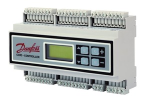  Der elektronische Regler CCR3 erfasst neben der witterungsgeführten Vorlauftemperatur der Anlage über die aktuellen Rücklauftemperaturen die Wärmeabnahme oder Auslastung der einzelnen Einrohrkreise. Somit wird die jeweils passende Rücklauftemperatur ermittelt und der Strangvolumenstrom mithilfe eines Stellantriebes reduziert 