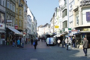  Das Stadtzentrum in Bonn. Das Foto zeigt exemplarisch: die Begrünung ist spärlich 
