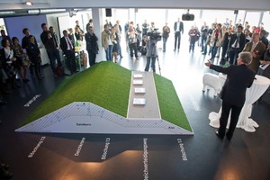  Die Ausstellung Deichpark Elbinsel wird von Uli Hellweg, Geschäftsführer IBA Hamburg eröffnet 