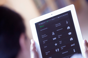  Dank HomeServer App lässt sich die gesamte Haustechnik auf dem iPad steuern – auch von unterwegs 